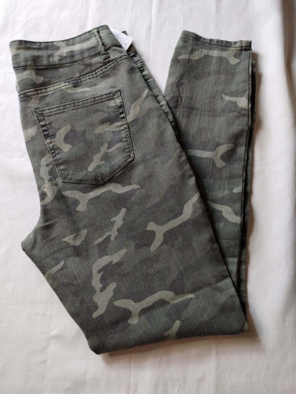 Maurices Olive Green Camo Skinny Jeans Size (L) - Picture 2 of 11